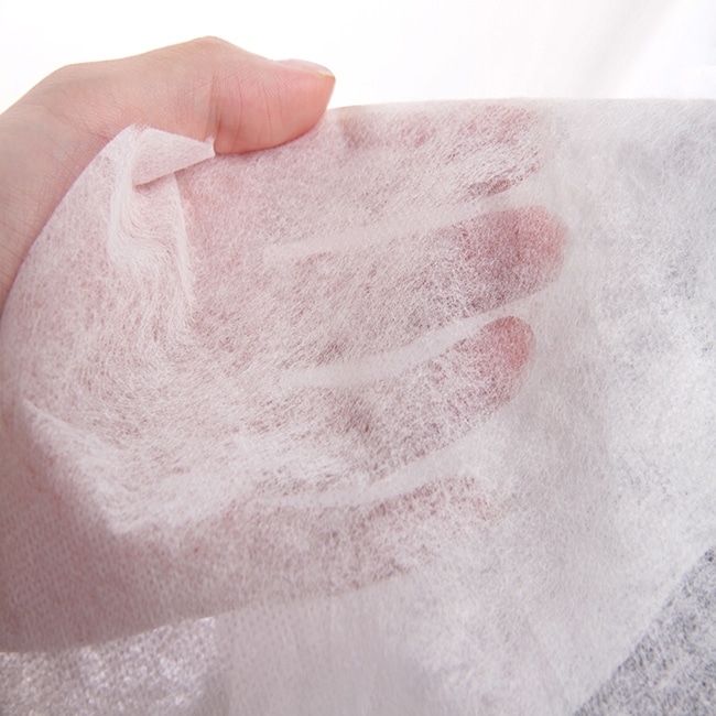 Polylactic-Acid-Nonwoven-Fabric-Cover-picture Hold the polylactic acid non-woven fabric with one hand