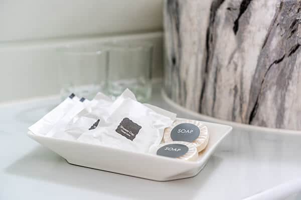 Hotel-disposable-toiletries-set